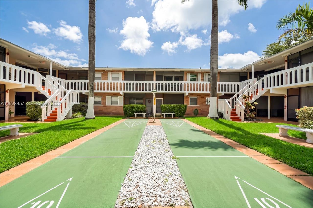 160 NE 8th Avenue, Unit 21A, Hallandale Beach, FL 33009 Photo