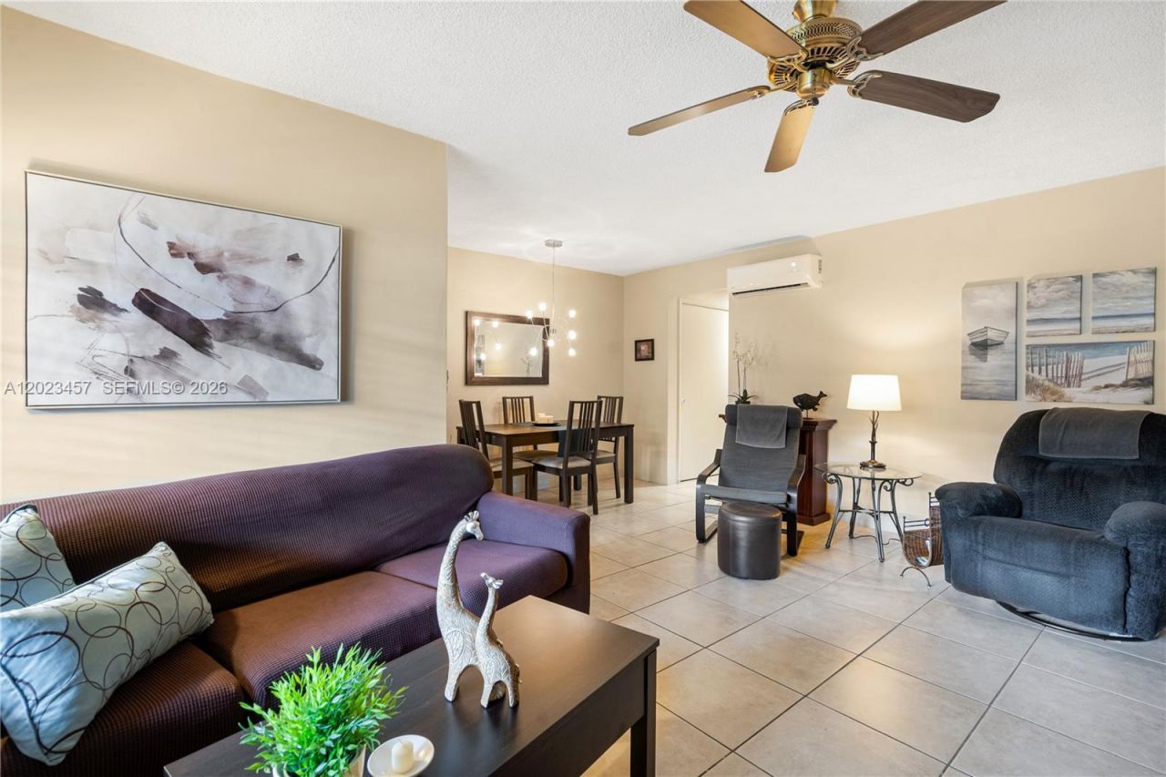 160 NE 8th Avenue, Unit 21A, Hallandale Beach, FL 33009 Photo