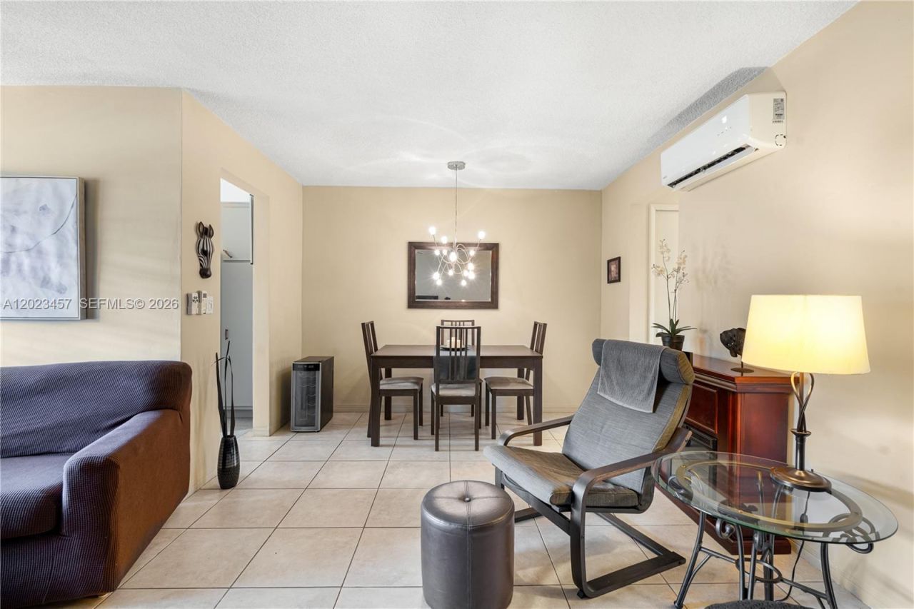 160 NE 8th Avenue, Unit 21A, Hallandale Beach, FL 33009 Photo