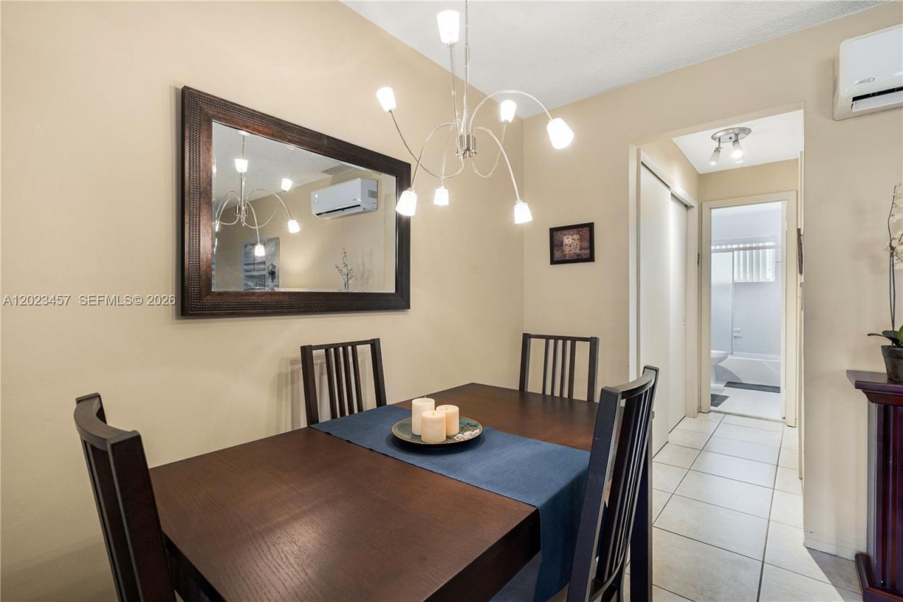 160 NE 8th Avenue, Unit 21A, Hallandale Beach, FL 33009 Photo