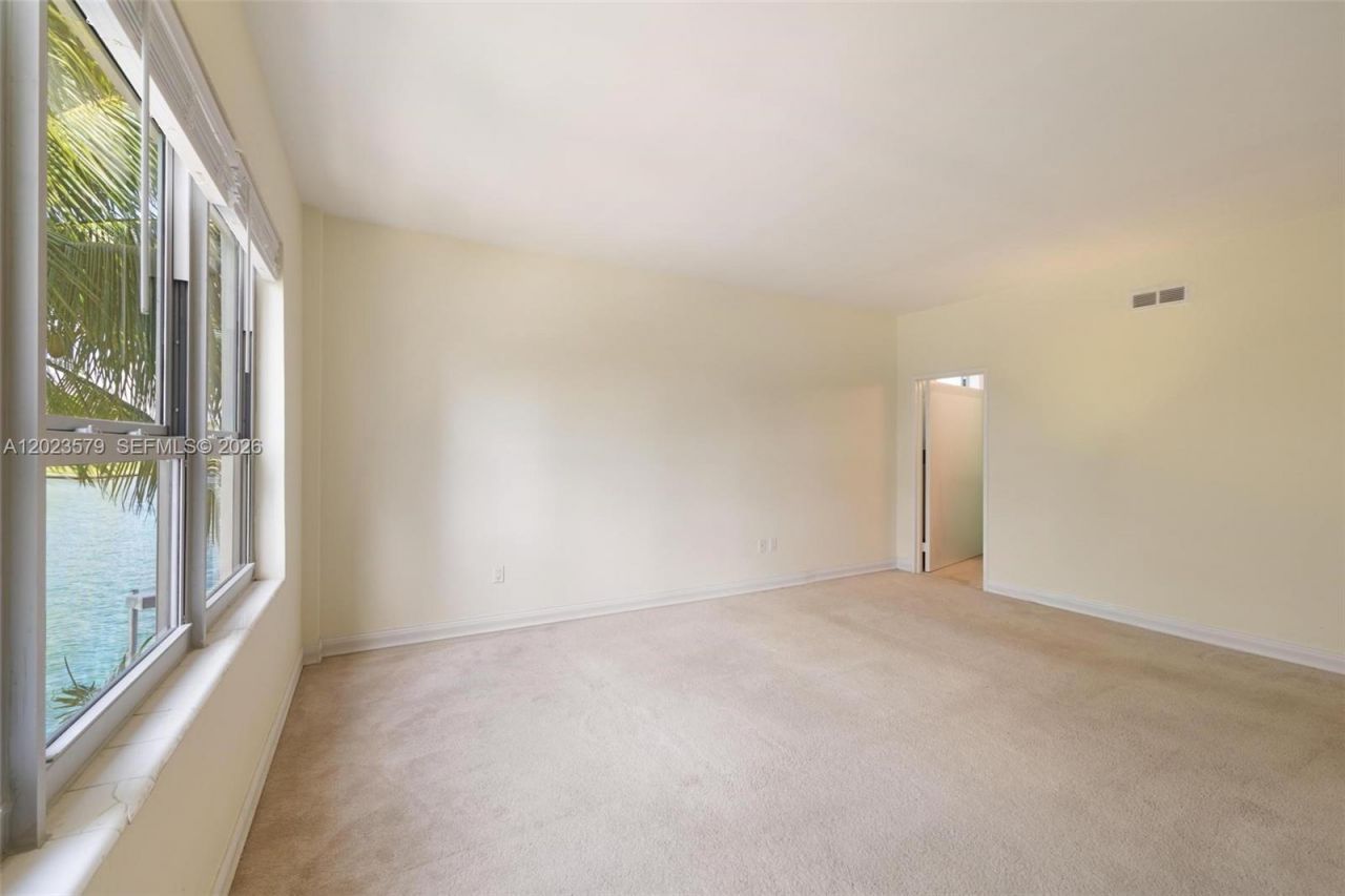 9102 W Bay Harbor Dr, Unit 2-DW, Bay Harbor Islands, FL 33154 Photo