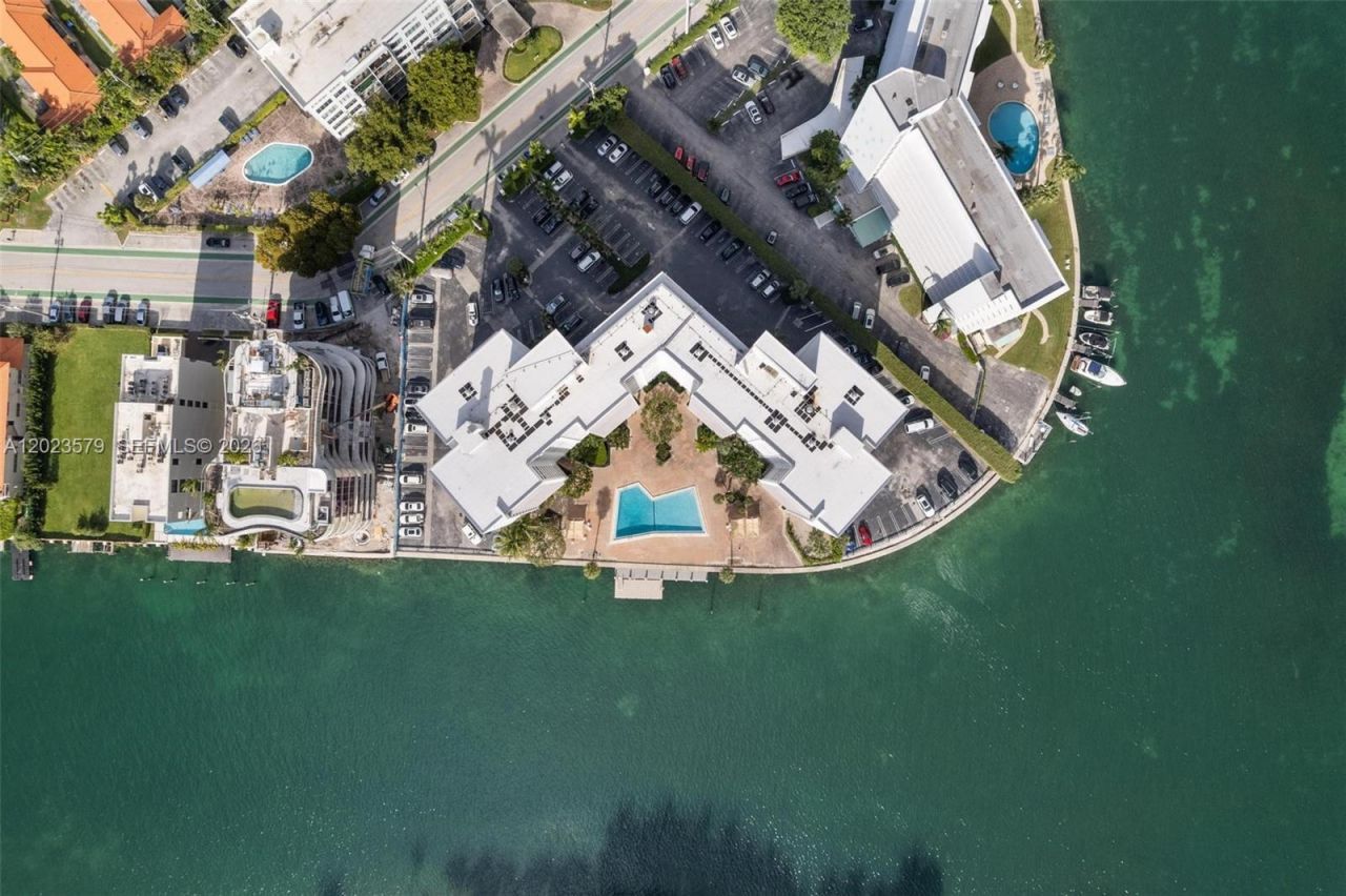 9102 W Bay Harbor Dr, Unit 2-DW, Bay Harbor Islands, FL 33154 Photo