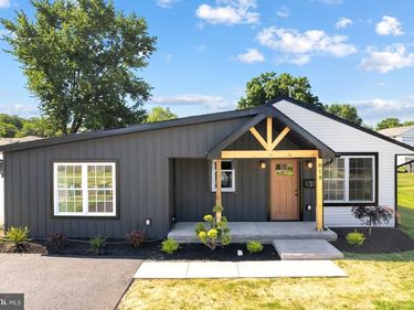 818 CHESTERTON ROAD, FAIRLESS HILLS, PA 19030