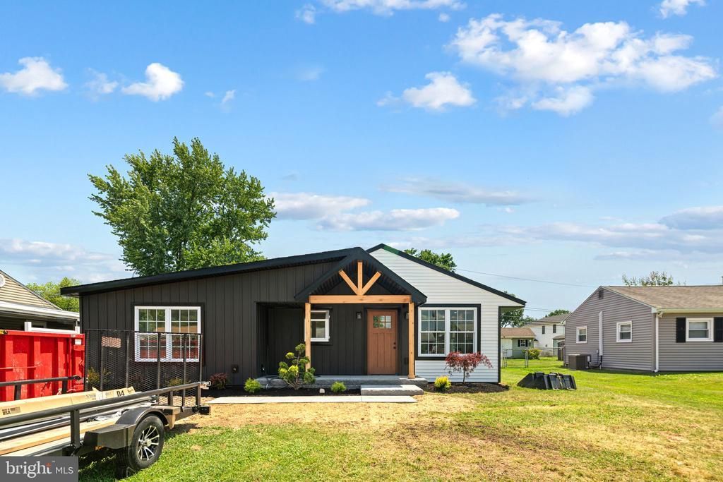 818 CHESTERTON ROAD , FAIRLESS HILLS, PA 19030