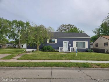 1574 E Woodruff Avenue, Hazel Park, MI 48030