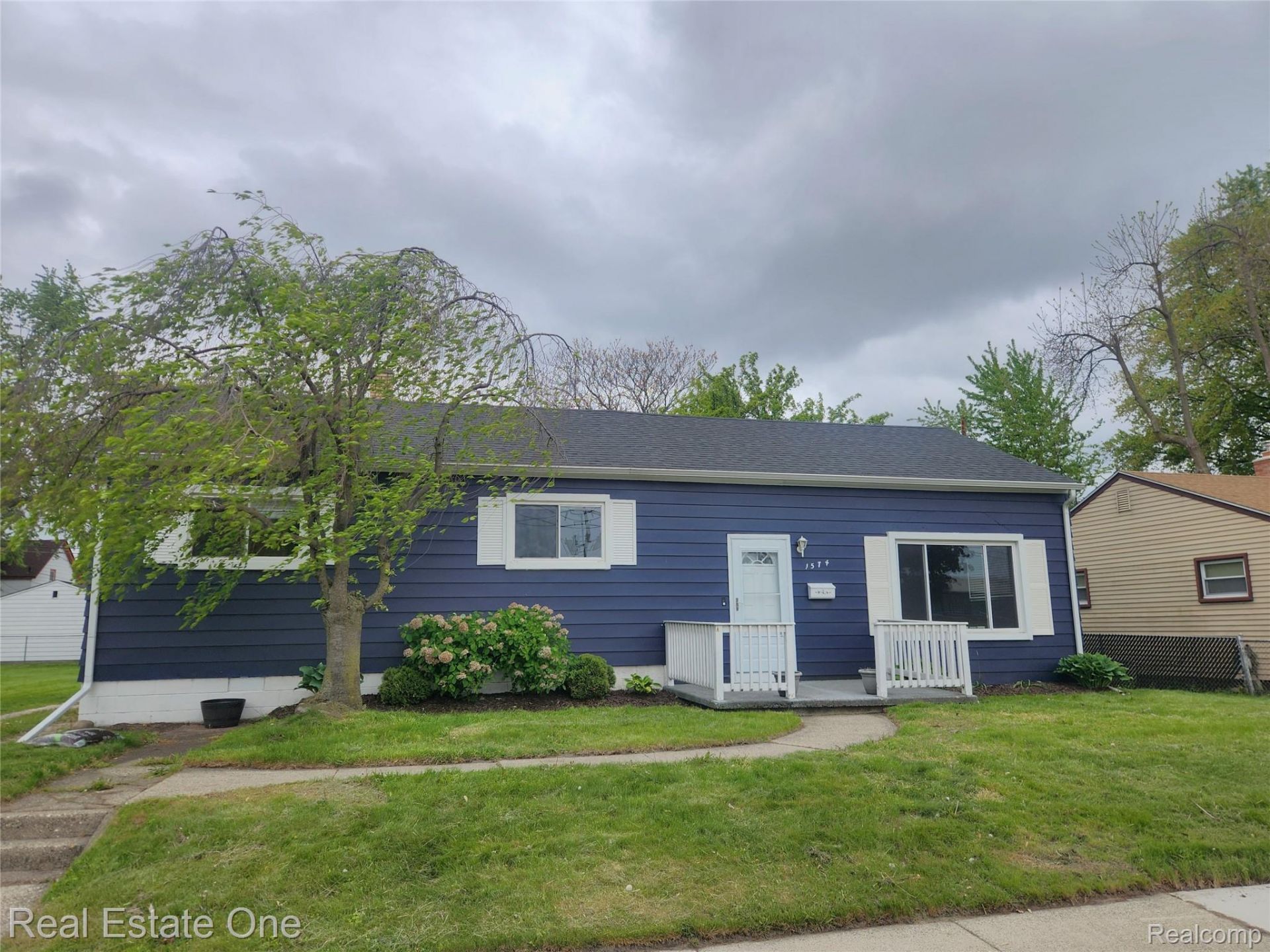 1574 E Woodruff Avenue, Hazel Park, Mi 48030 Main Photo
