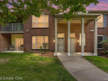 4104 Chesapeake Circle, Commerce Twp, MI 48390