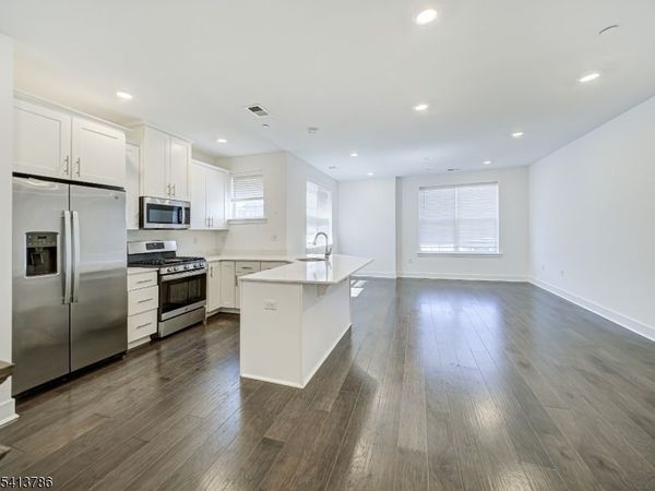 67 Veterans Way, Morris Plains, NJ 07950