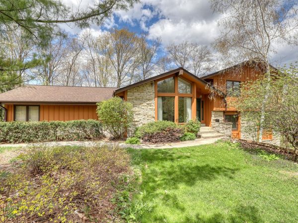 1545 Constitution Dr, Brookfield, WI 53045