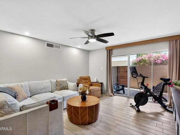 2233 E HIGHLAND Avenue, Unit 134, Phoenix, AZ 85016