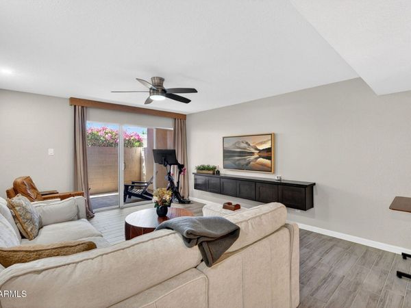2233 E HIGHLAND Avenue, Unit 134, Phoenix, AZ 85016
