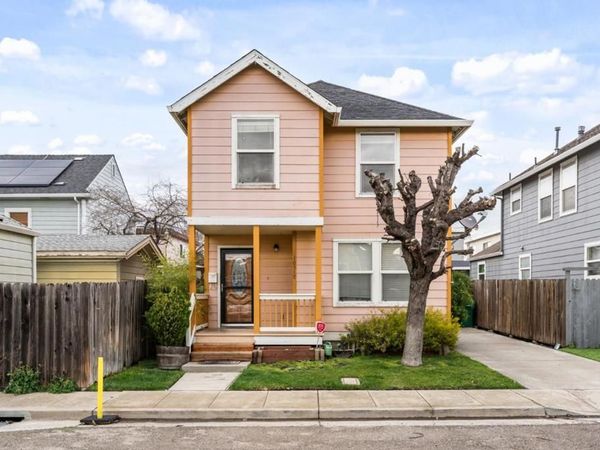 10510 East Court, Oakland, CA 94603