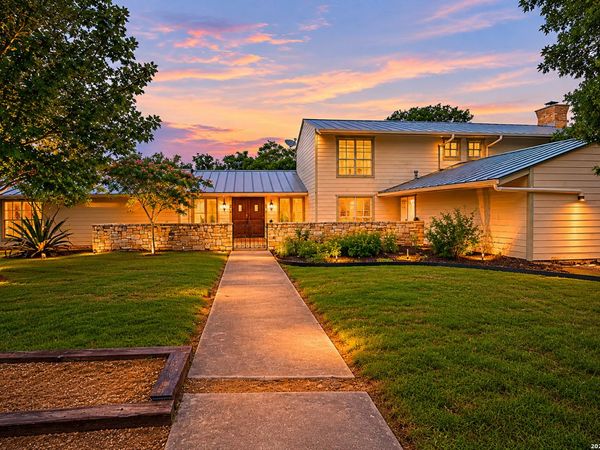 208 FRONT ST, Comfort, TX 78013
