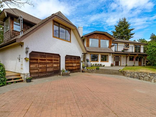 5 Highbank Rd, View Royal, BC V9B 1V3