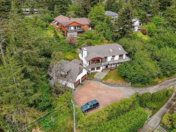 5 Highbank Rd, View Royal, BC V9B 1V3