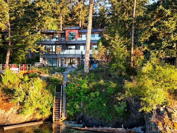 848 Lands End Rd, North Saanich, BC V8L 5L3