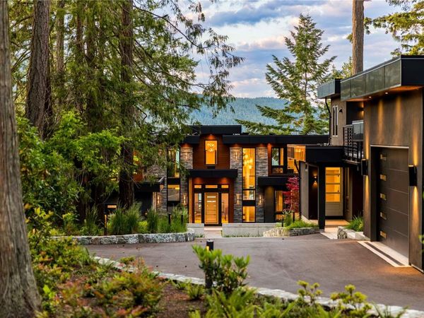 848 Lands End Rd, North Saanich, BC V8L 5L3