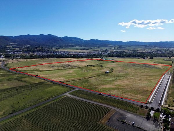 N Phoenix Road, Unit 501, Medford, OR 97504