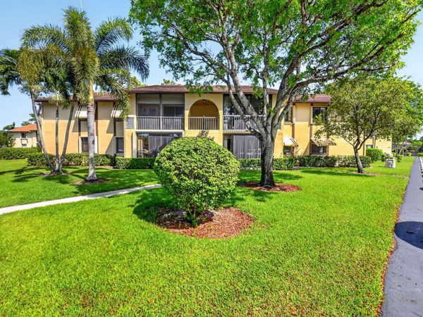 207 Pine Hov Circle, Unit D2, Greenacres, FL 33463