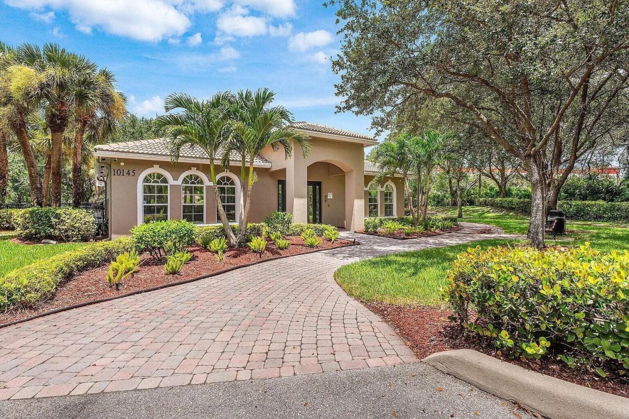 10440 Cypress Lakes Preserve Drive, Wellington, FL 33449 Photo