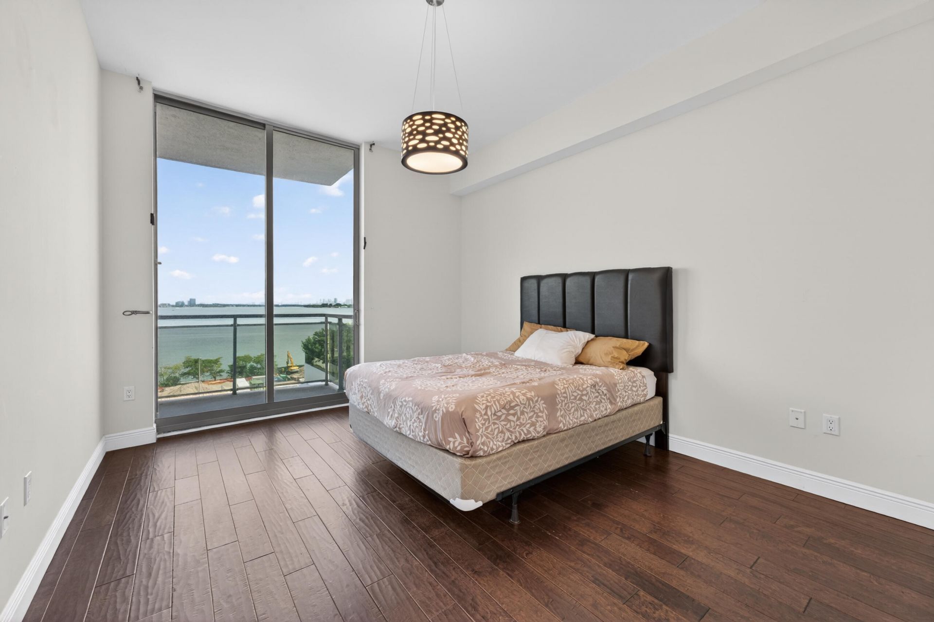 7901 Hispanola Avenue, Unit 807, North Bay Village, FL 33141 Photo