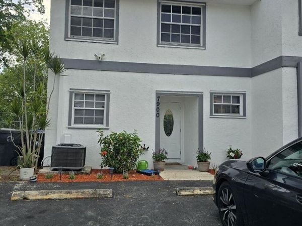 7900 SW 7th Place, North Lauderdale, FL 33068