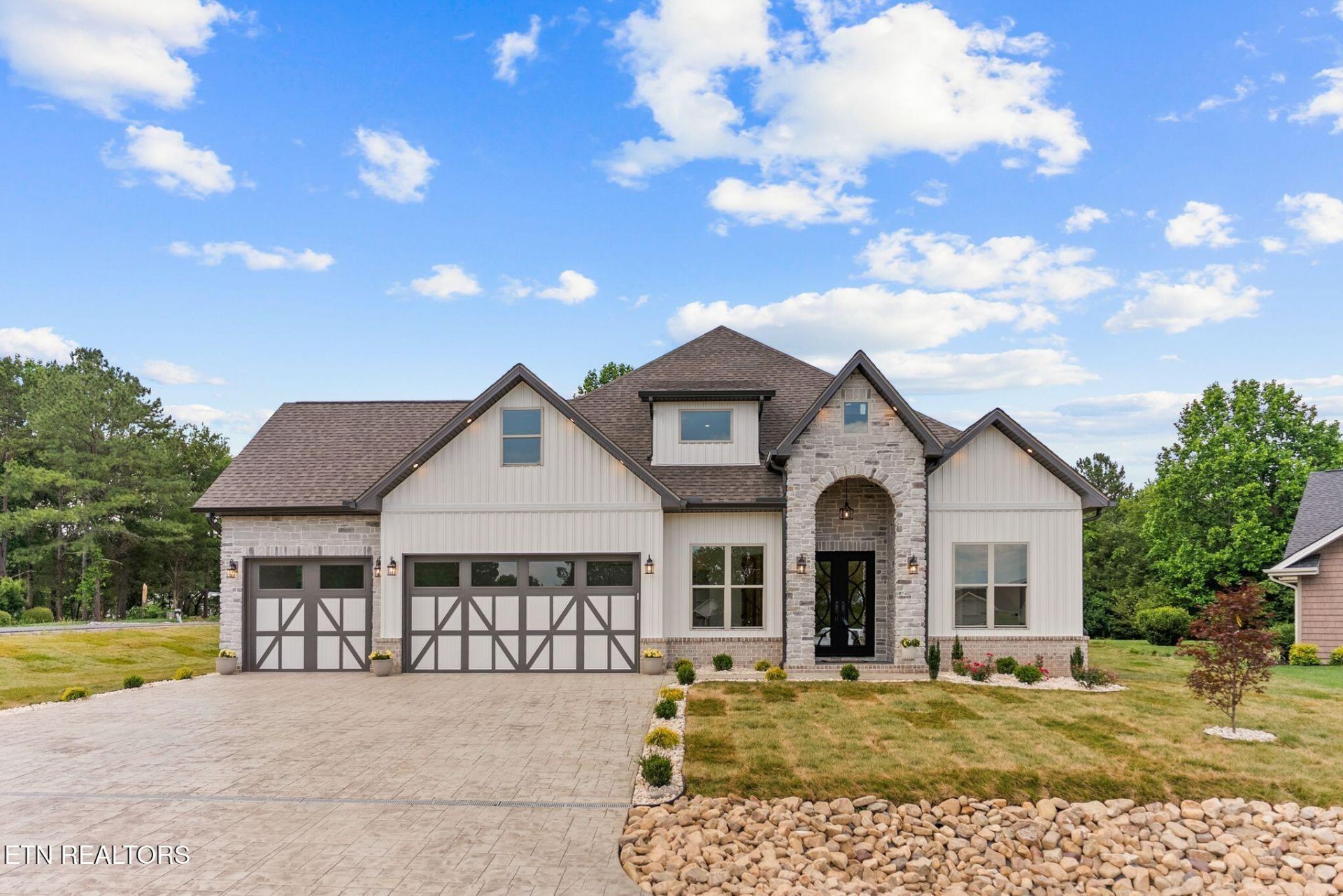 300 Oonoga Circle, Loudon, TN 37774 Main Photo