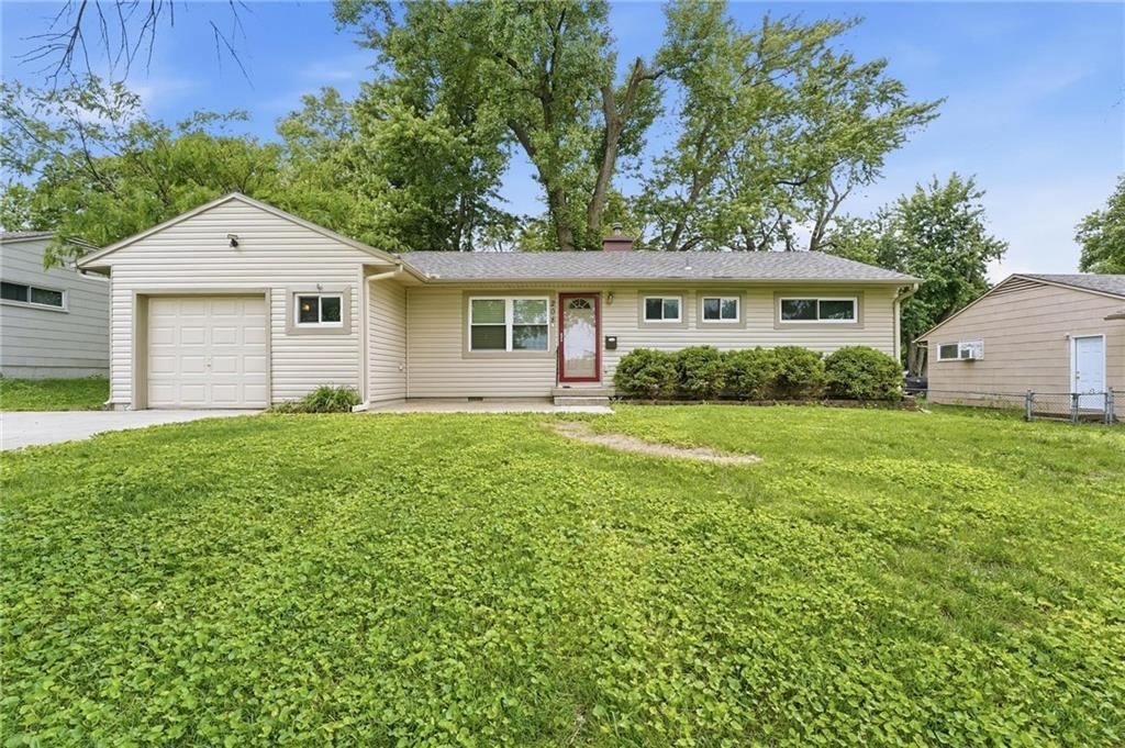 208 SW Mcclendon Drive, Lees Summit, MO 64081 Main Photo