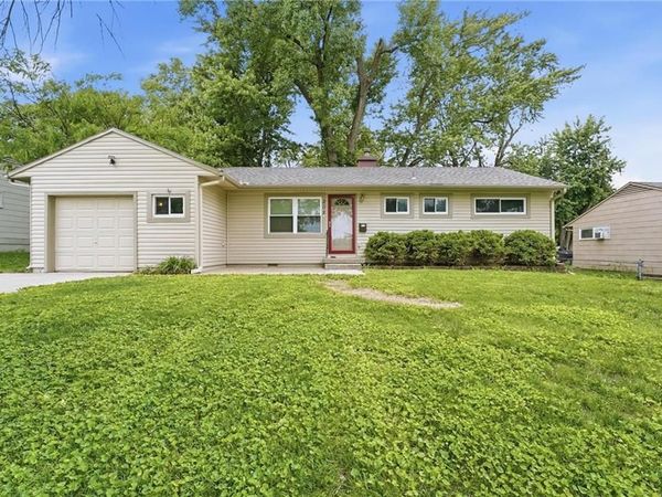 208 SW McClendon Drive, Lee's Summit, MO 64081