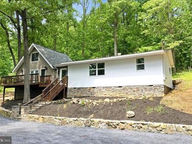 557 GOLDEN RUSSET DRIVE , LINDEN, VA 22642