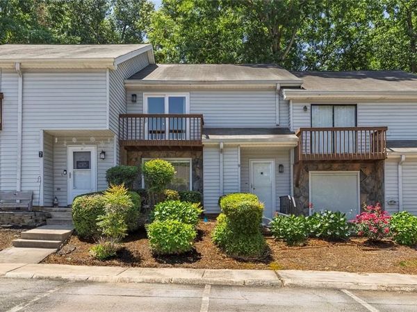 9 Fairway Drive NW, Kennesaw, GA 30144