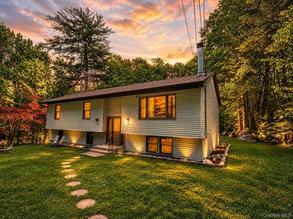 359 Nashopa Road , Bloomingburg, NY 12721