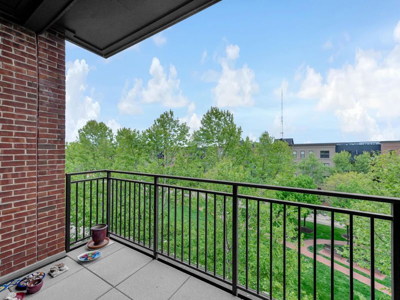 828 Bobcat Avenue, Unit 404, Columbus, OH 43212 Photo 12