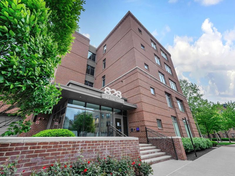 828 Bobcat Avenue, Unit 404, Columbus, OH 43212 Photo 3