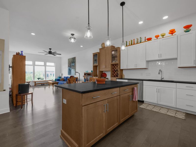 828 Bobcat Avenue, Unit 404, Columbus, OH 43212 Photo 5