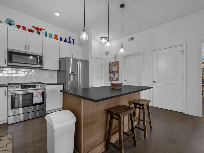 828 Bobcat Avenue, Unit 404, Columbus, OH 43212 Photo 7