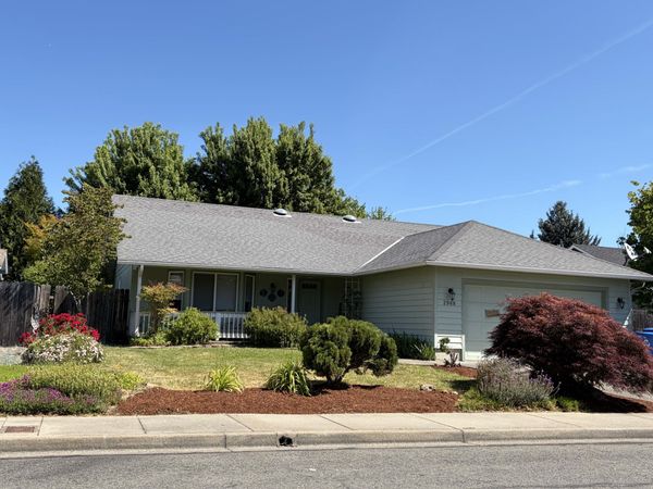 2968 Galaxy Way, Grants Pass, OR 97527