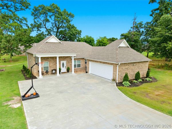 1111 Ridge Drive , Stilwell, OK 74960