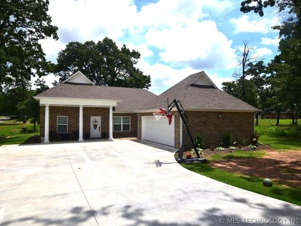 1111 Ridge Drive , Stilwell, OK 74960