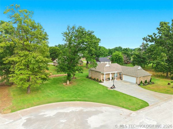 1111 Ridge Drive , Stilwell, OK 74960