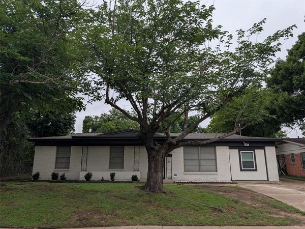 105 Dupont Circle, Fort Worth, TX 76134