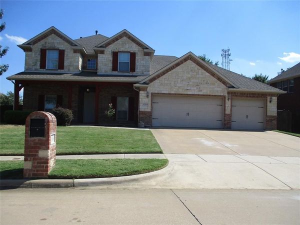 4504 Woodcrest Lane, Mansfield, TX 76063