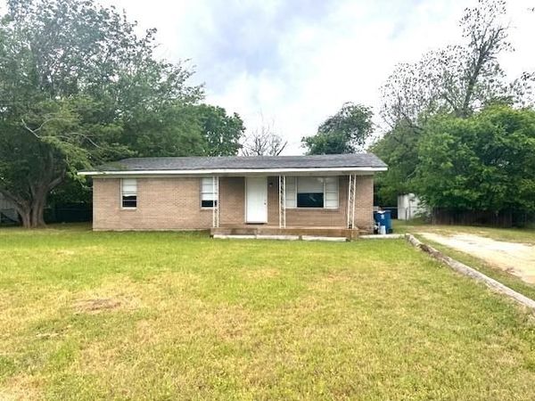 512 S Colorado Street, Whitney, TX 76692