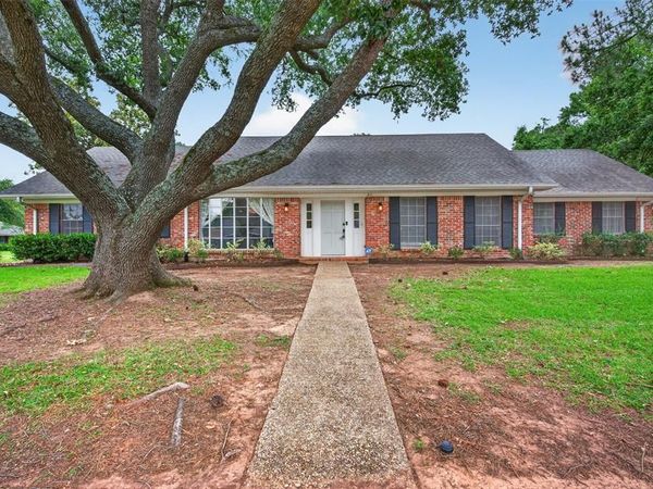 7501 Camelback Drive, Shreveport, LA 71105