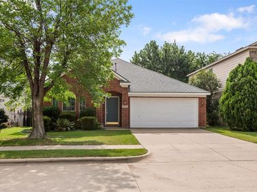 10012 Chadbourne Road, Fort Worth, TX 76244