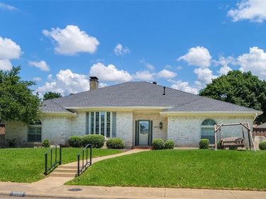 9233 Middle Glen Drive, Dallas, TX 75243
