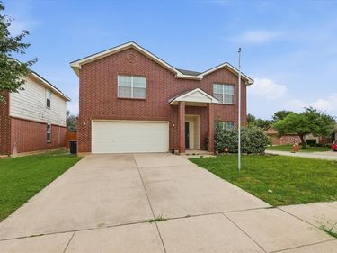 4957 Thorn Hollow Drive, Fort Worth, TX 76244