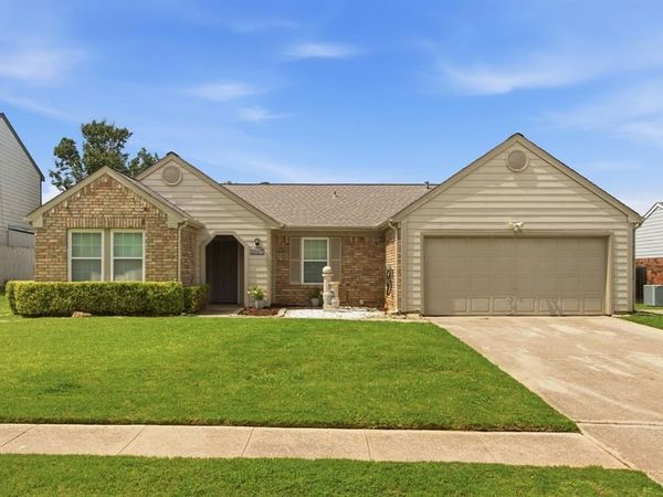 2627 Bayberry Lane, Euless, TX 76039