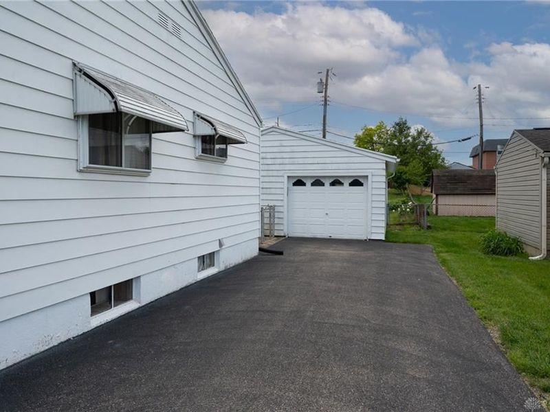582 Travis Drive, Dayton, OH 45431 Photo 5