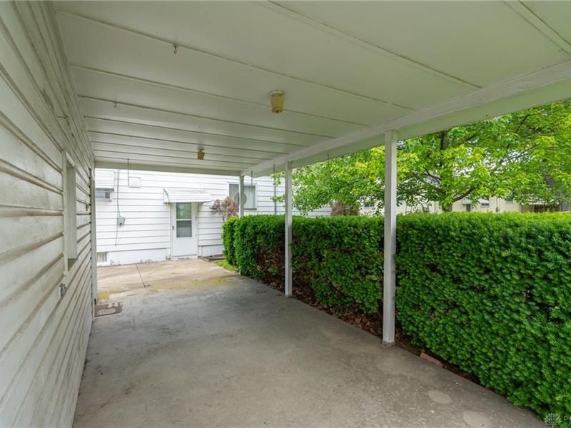 582 Travis Drive, Dayton, OH 45431 Photo 9